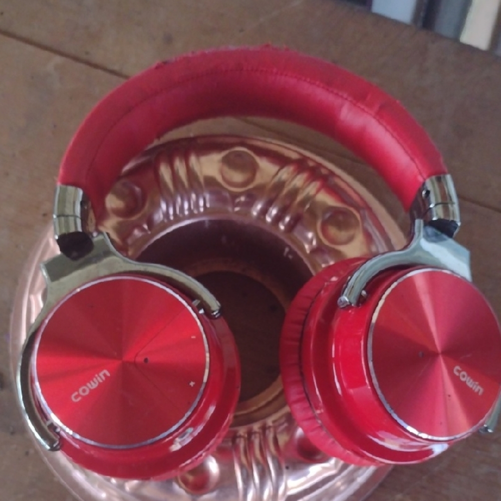 Cowin Red Wireless Headphones